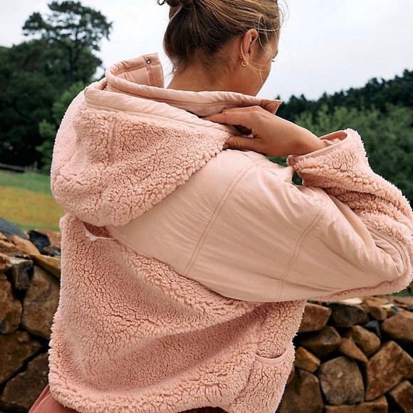 NWOT Free People Adventure Awaits Fleece Jacket in Peach Champagne sz M - Picture 3 of 6